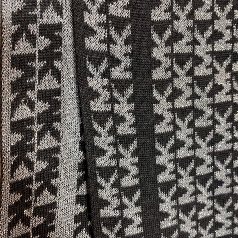 EUC Michael Kors gray and silver‎ scarf